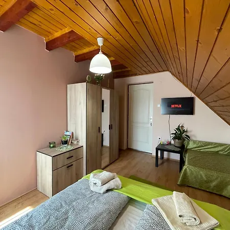 Linett Apartman Hajduszoboszlo Exterior photo