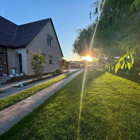 Linett Apartman Hajduszoboszlo Exterior photo